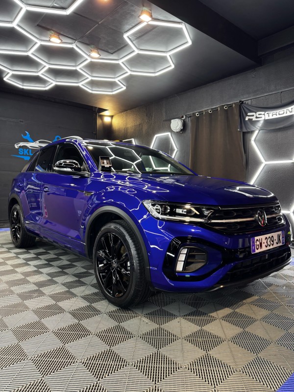 Appliquer un traitement céramique FEYNLAB Ceramic V3 sur un Volkswagen T-Roc Bleu Lapiz à Aix-en-Provence